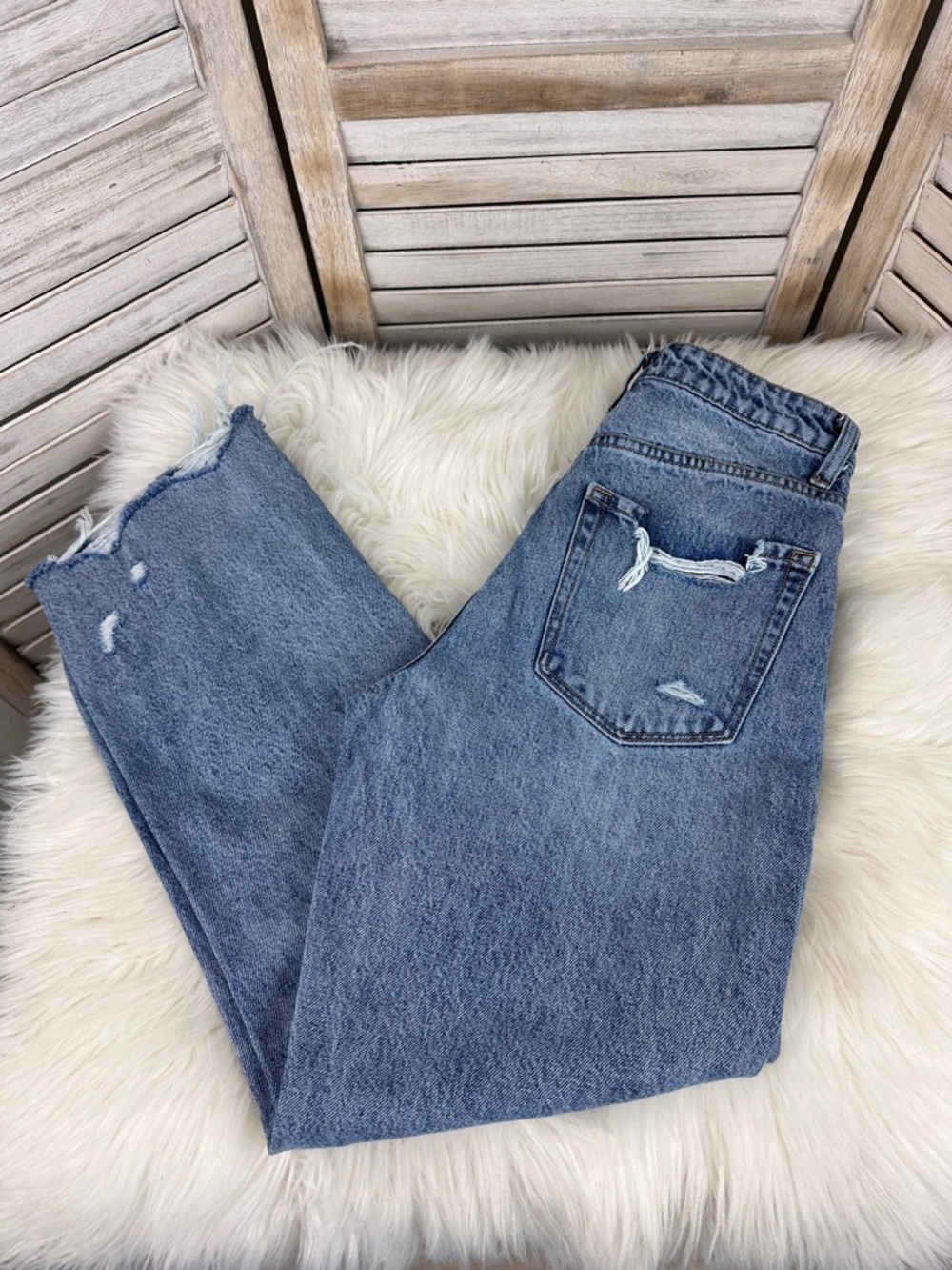 Vervet High Rise Distressed Boyfriend Fit Style Light Wash Jeans Size 25